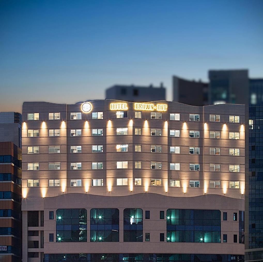 Brown Dot Hotel Čindžu Exteriér fotografie